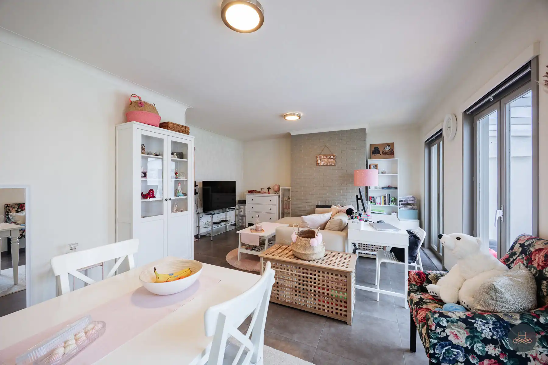 Gelijkvloerse open bebouwing op 8 are met grote tuin foto 8