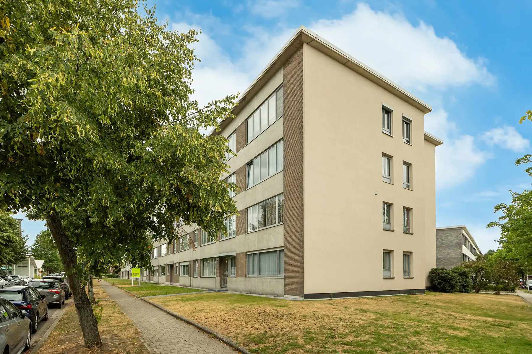 RUIM 3 SLAAPKAMERAPPARTEMENT MET TUIN & GARAGE foto 2