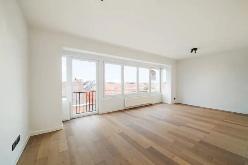 APPARTEMENT MET GARAGE foto 3