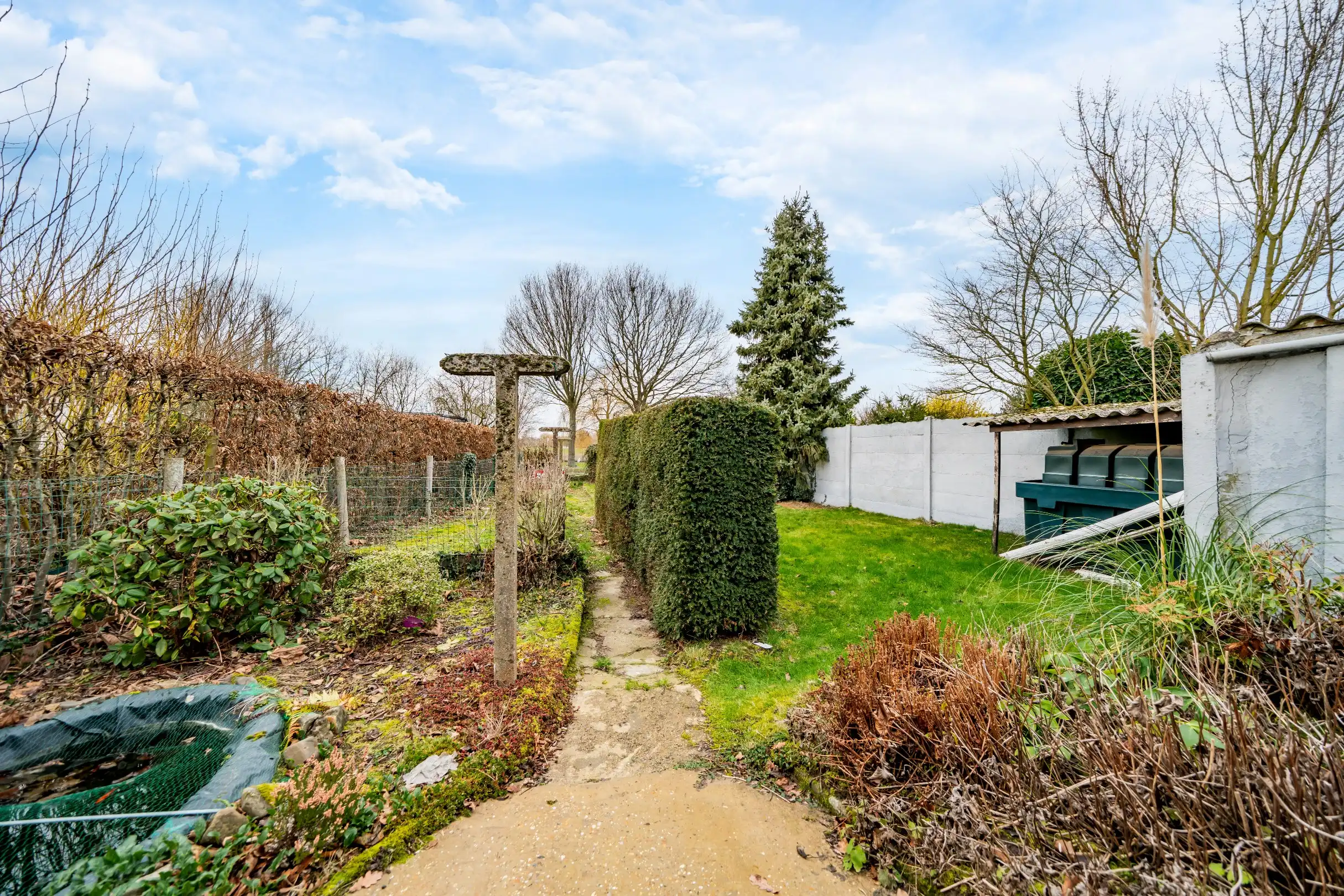 Halfopen bebouwing met 3 slaapkamers, tuin en garage. foto 4