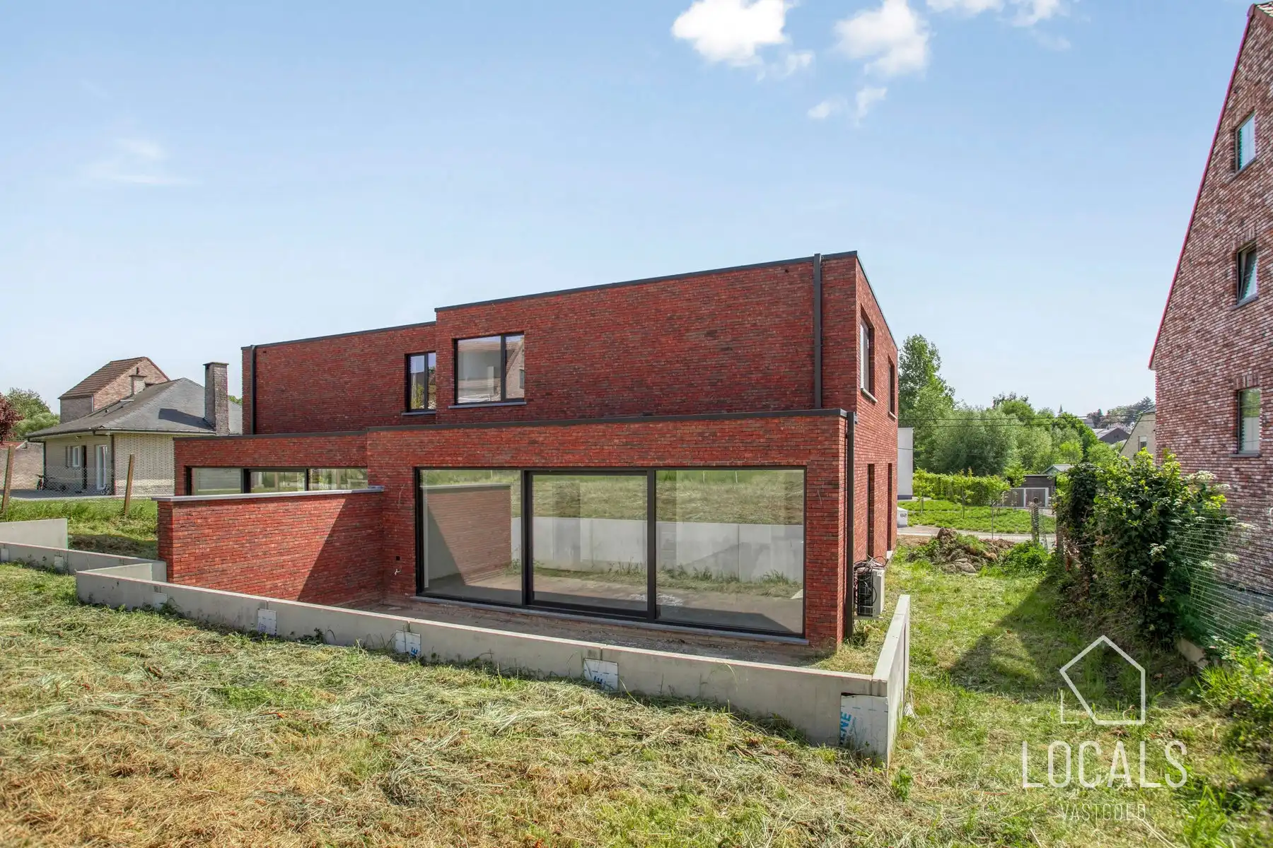 Ruime HOB met garage, tuin & 3 slaapkamers op toplocatie! foto 2