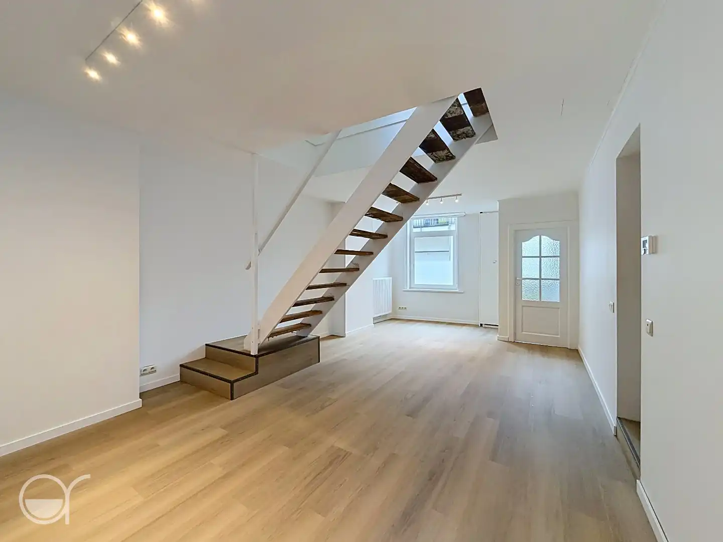 Moderne rijwoning te huur nabij Gent Zuid op rustige locatie  foto {{pictureIndex}}