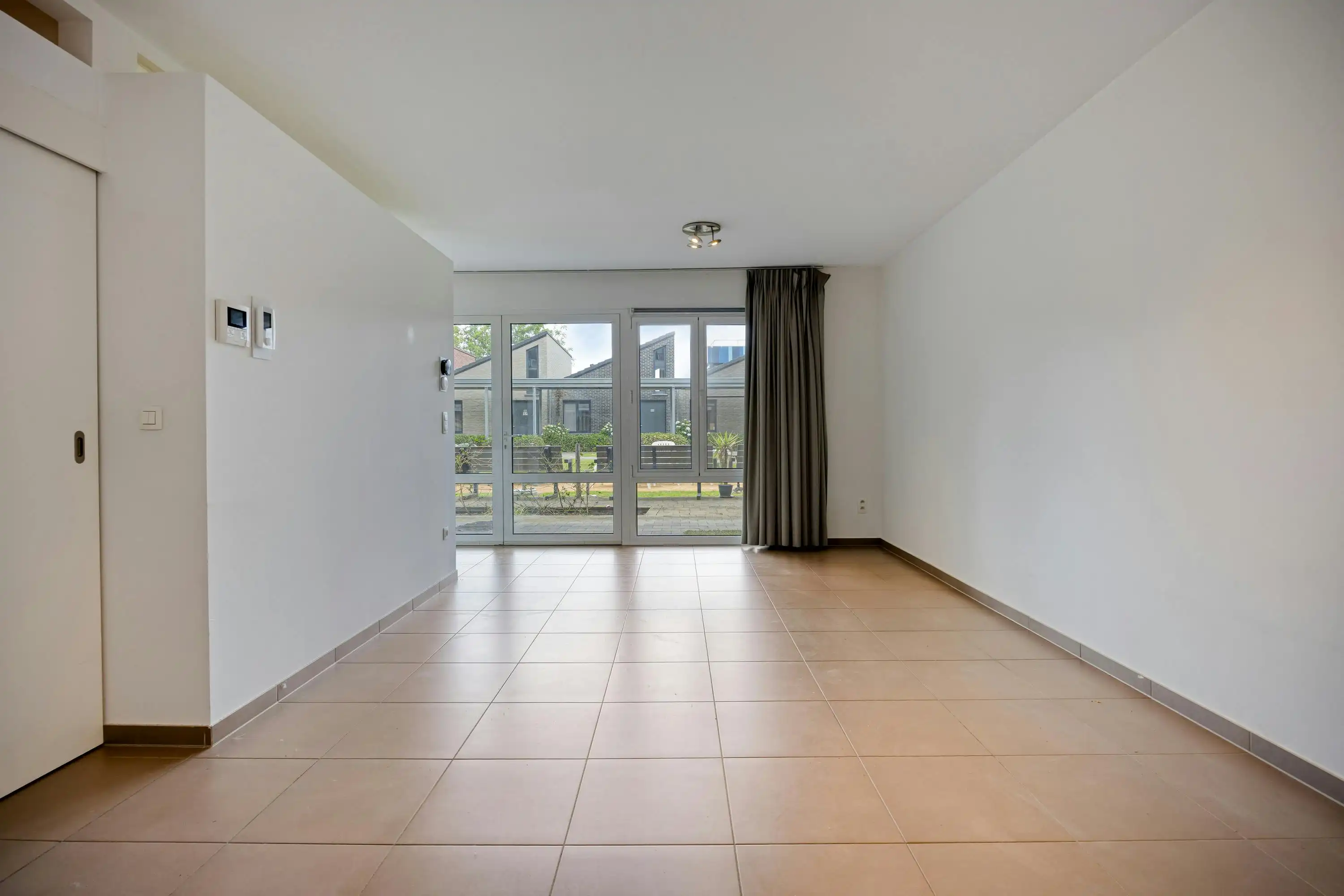 Assistentiewoning met terras en ondergrondse autostaanplaats foto 2