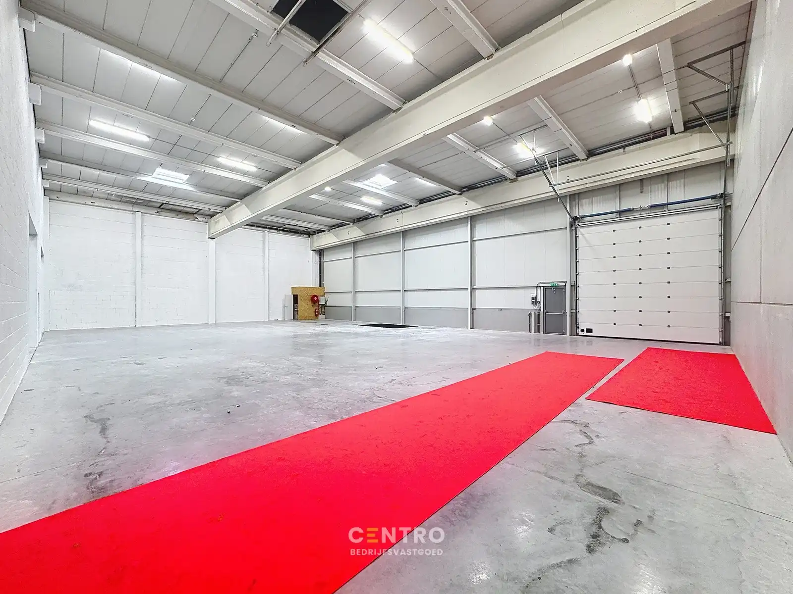 NB KMO-UNIT (410.82m²) te koop met 4 private parkeerplaatsen voor de deur, elektrische sectionaalpoort en sanitair blok op industriezone "Herdersbrug" te 8000 Brugge foto 4