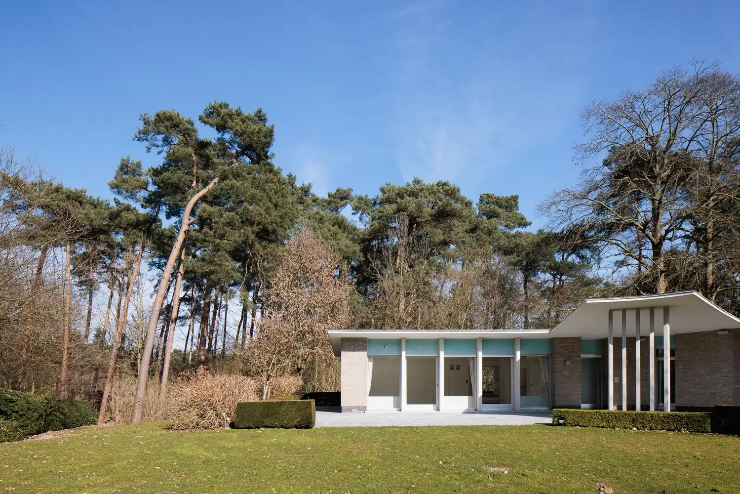 Architecturale woning op een perceel van ca. 6.395 m² foto 26