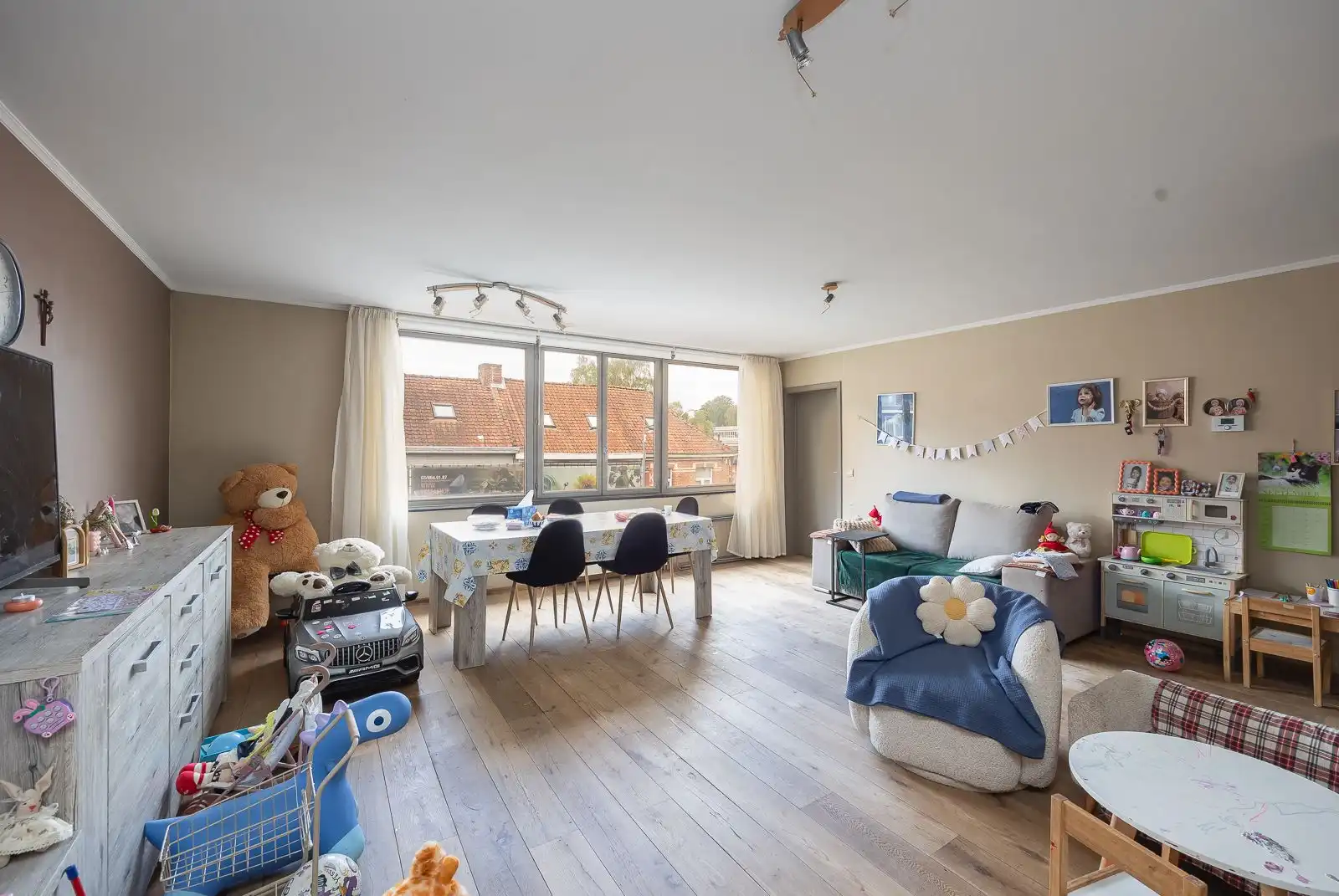 Centraal gelegen appartement met 2 slaapkamers en een autostaanplaats. foto 5