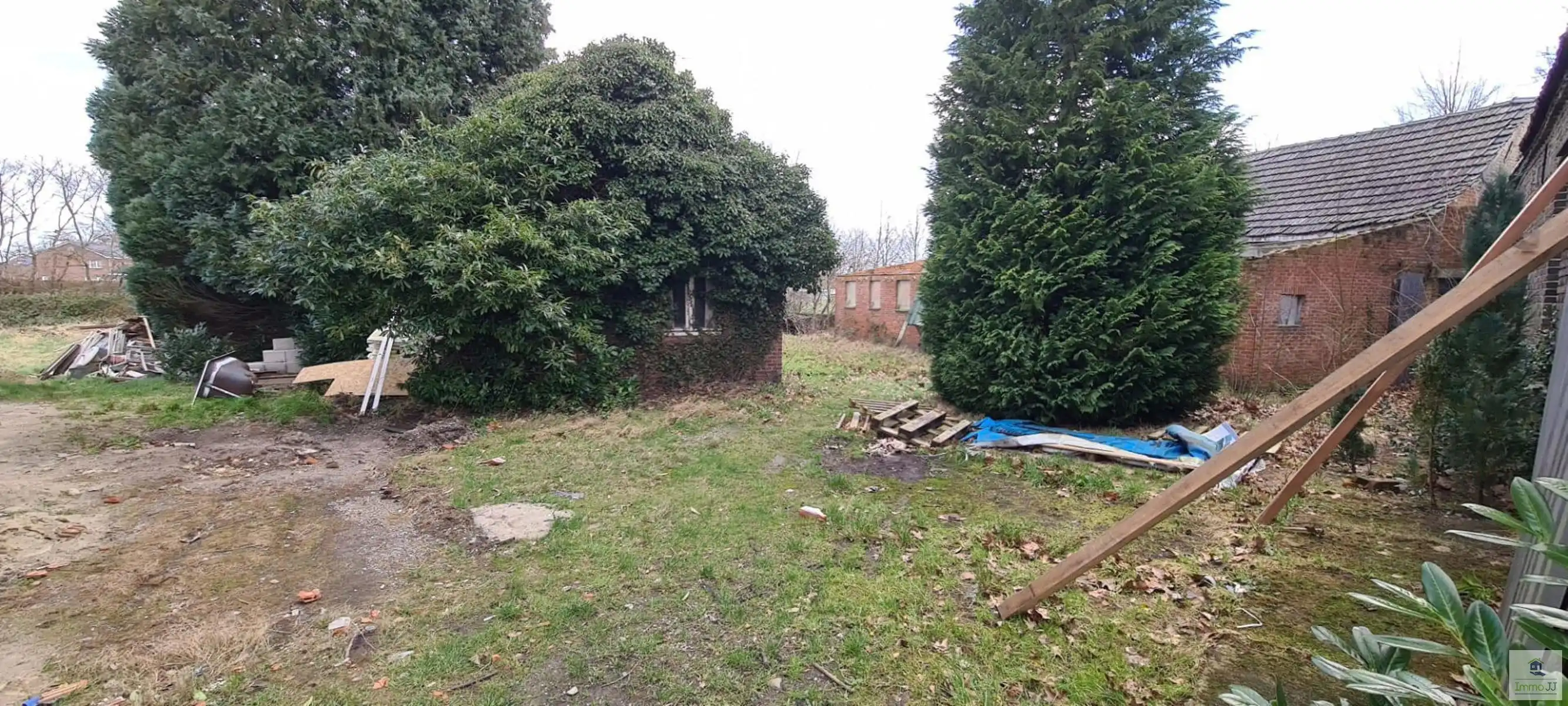 Te renoveren hoeve met weiland foto 7