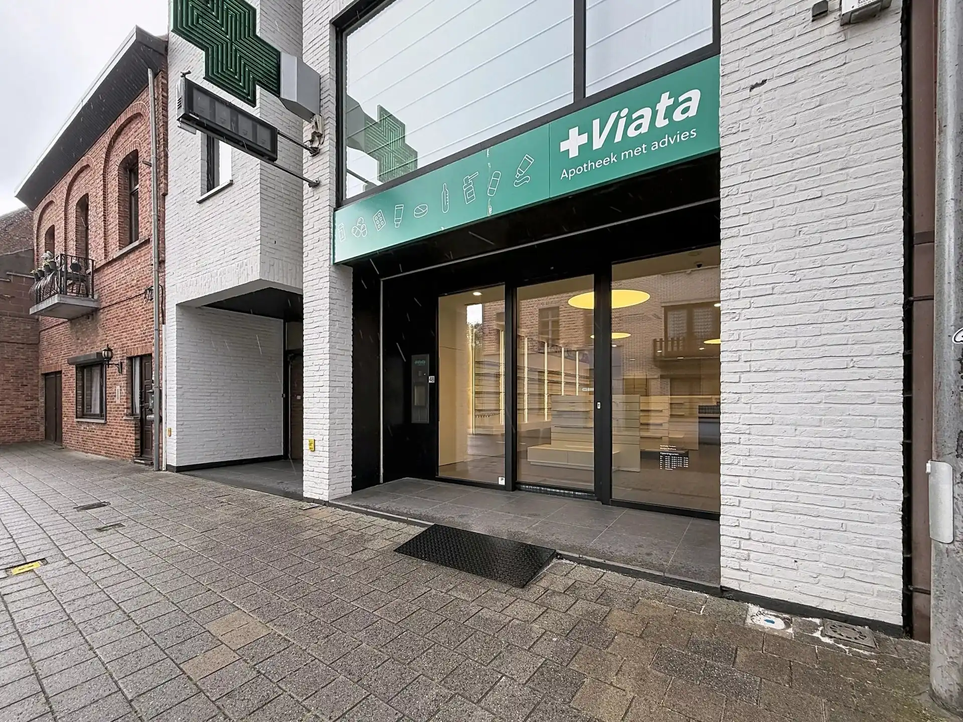Ruim handelspand op toplocatie te Geel met tuin en parking. foto 17