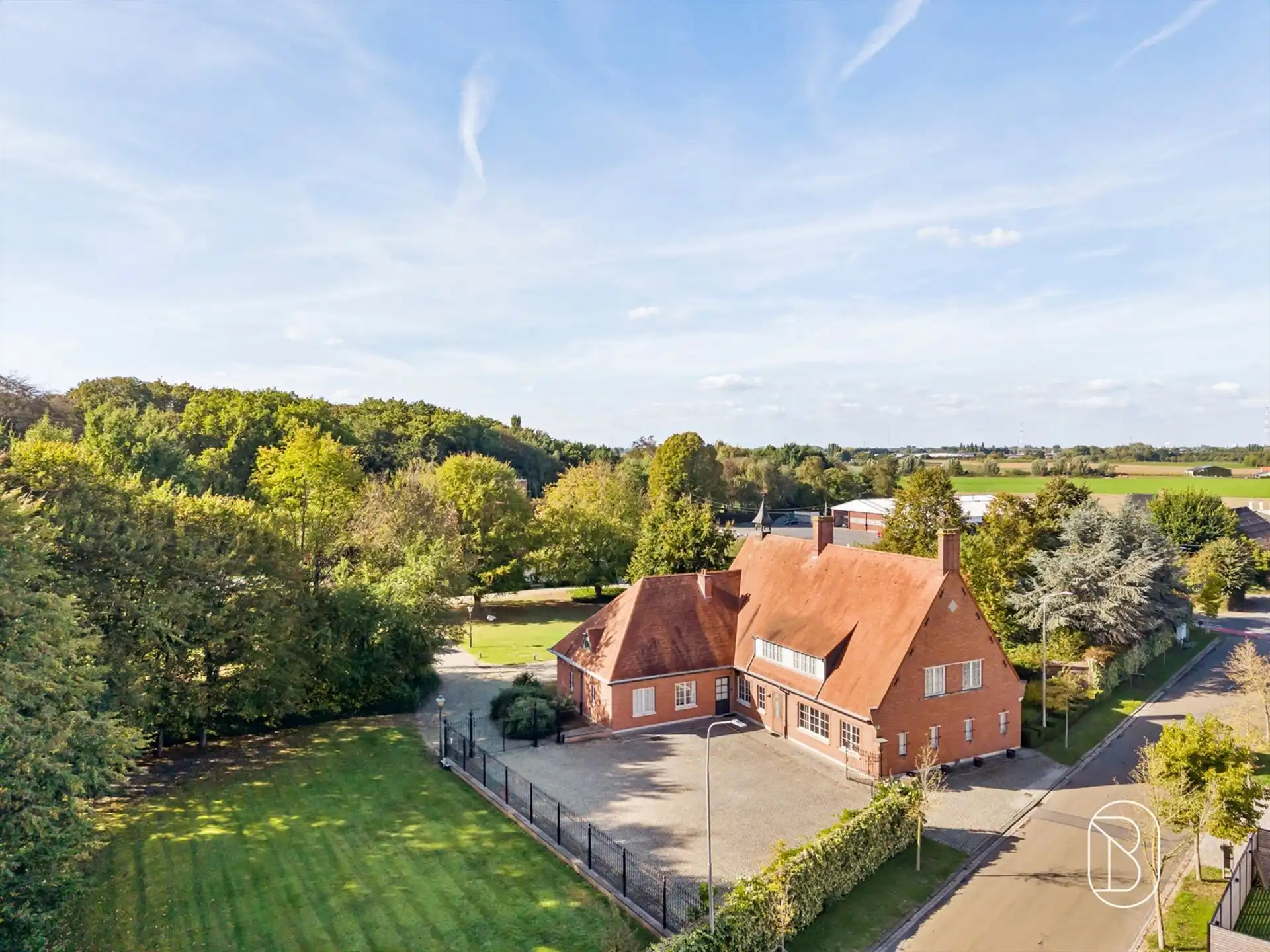 Landhuis-villa in Deerlijk omgeven door groen met 4 kamers foto 4