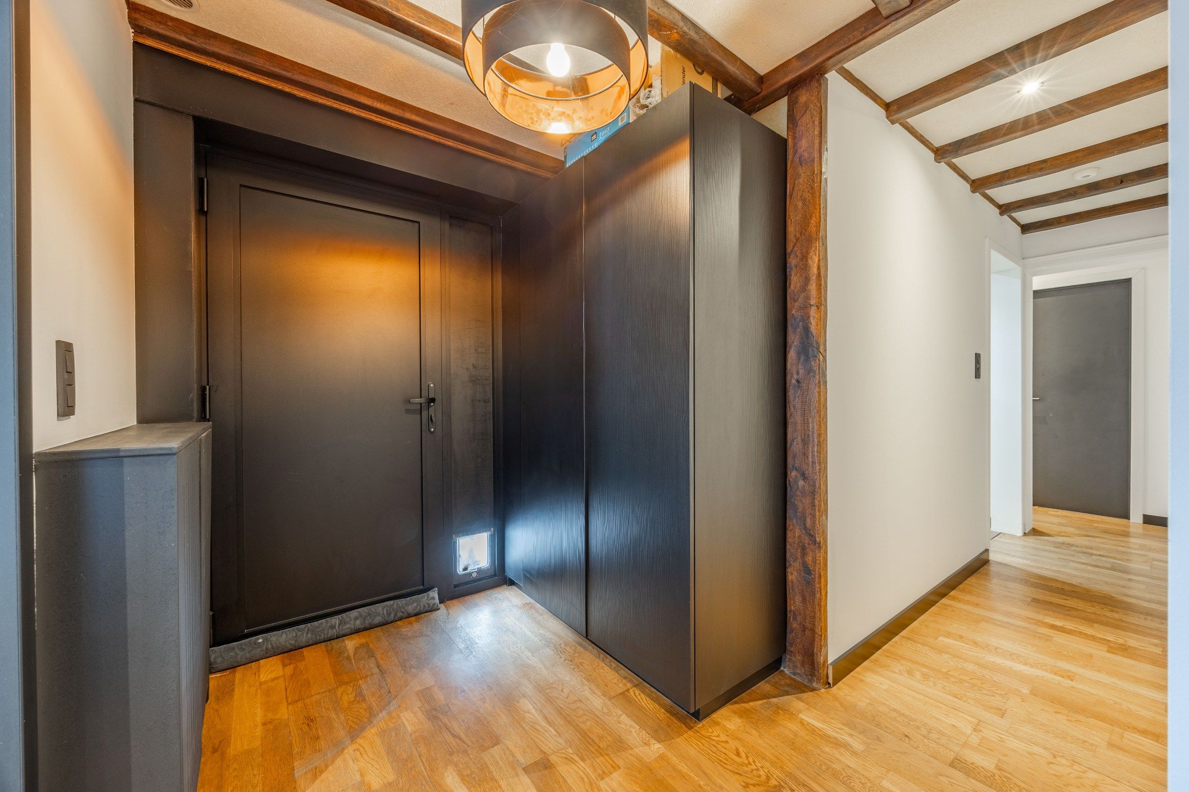 ALLEENSTAANDE GELIJKVLOERSE WONING MET MAGAZIJN EN COMMERCIELE RUIMTE foto 13