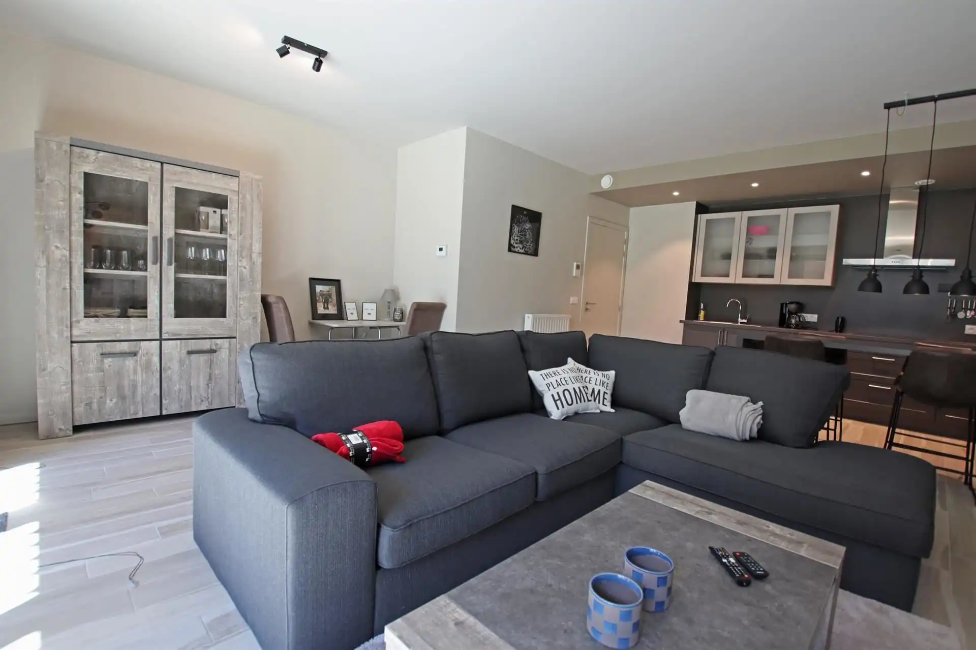 Recent en volledig gemeubeld appartement foto 4