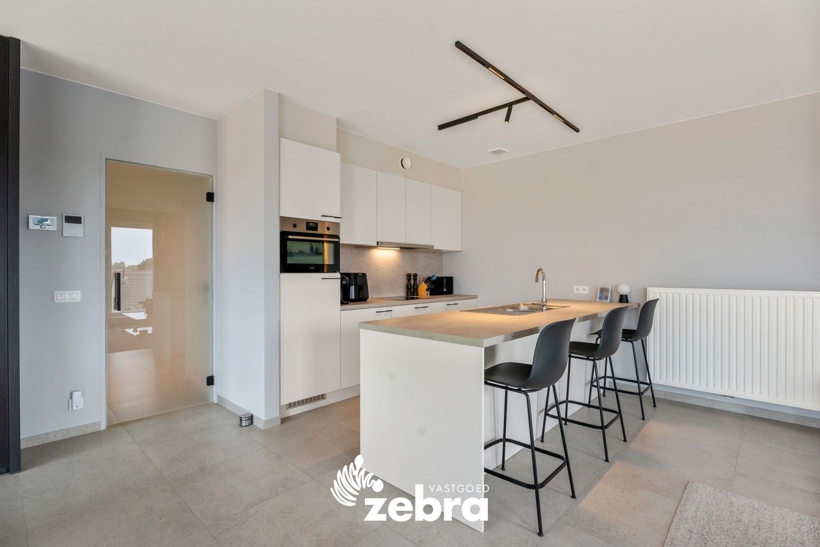 Recent tweeslaapkamerappartement met autostaanplaats vlak bij centrum Roeselare! foto 5