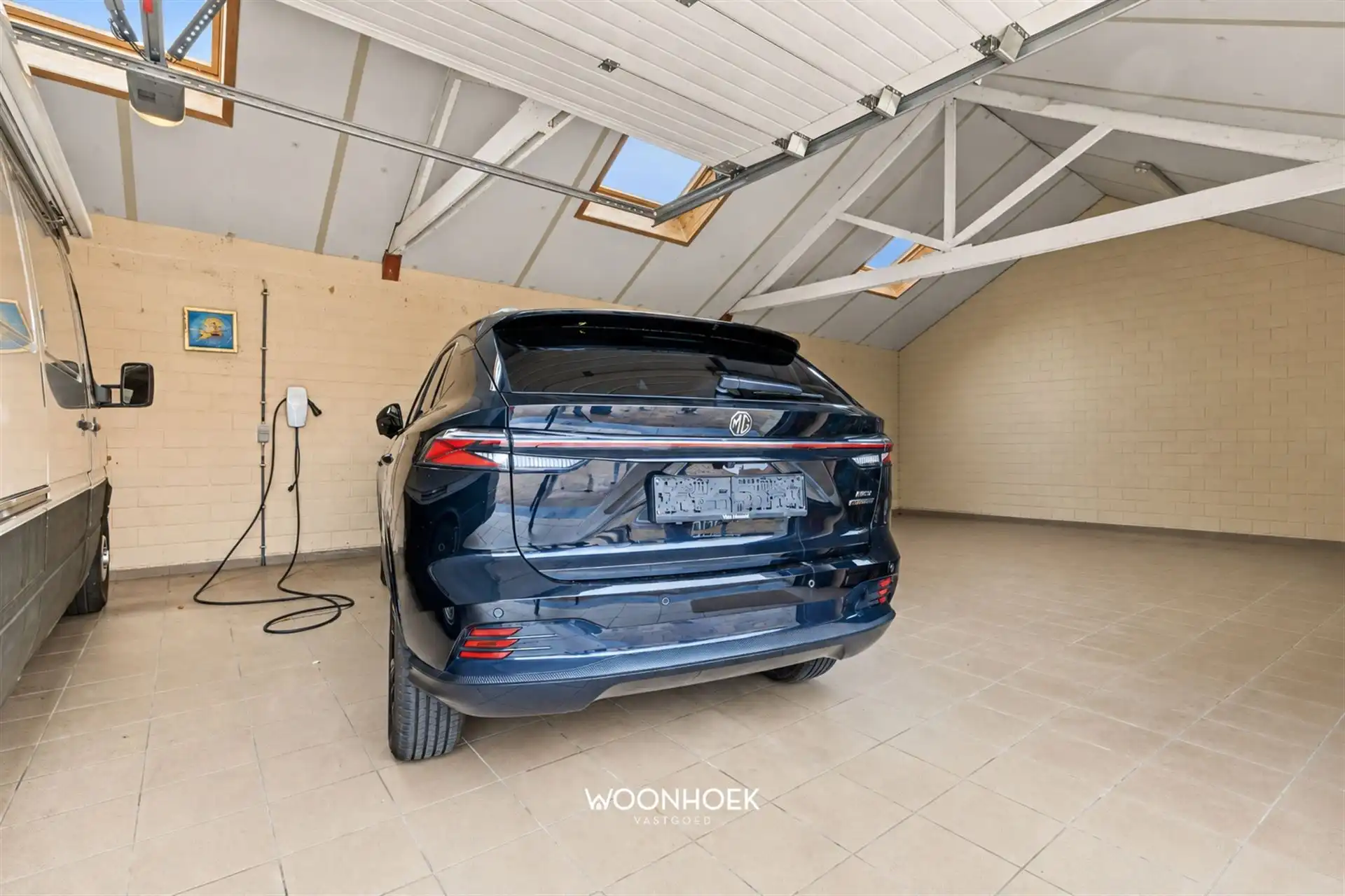 Exclusieve villa met panoramisch uitzicht en magazijn.  foto 33