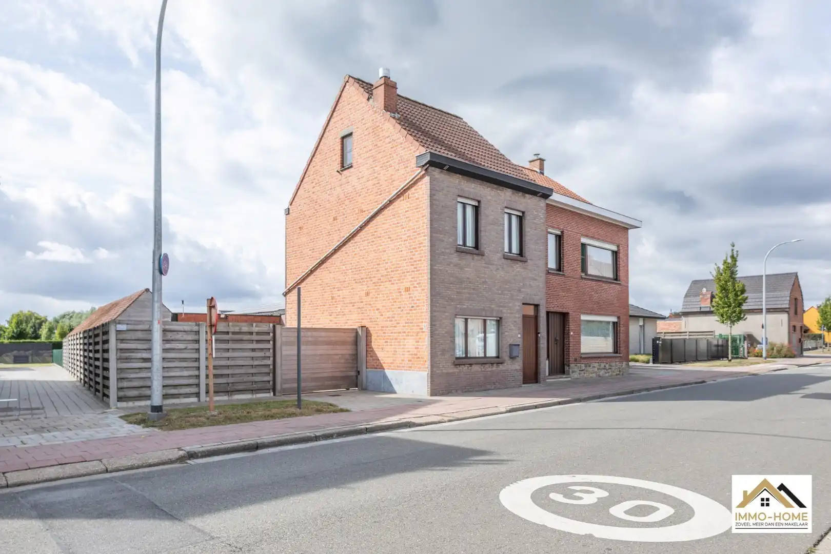 Halfopen bebouwing nabij centrum Wachtebeke foto 25