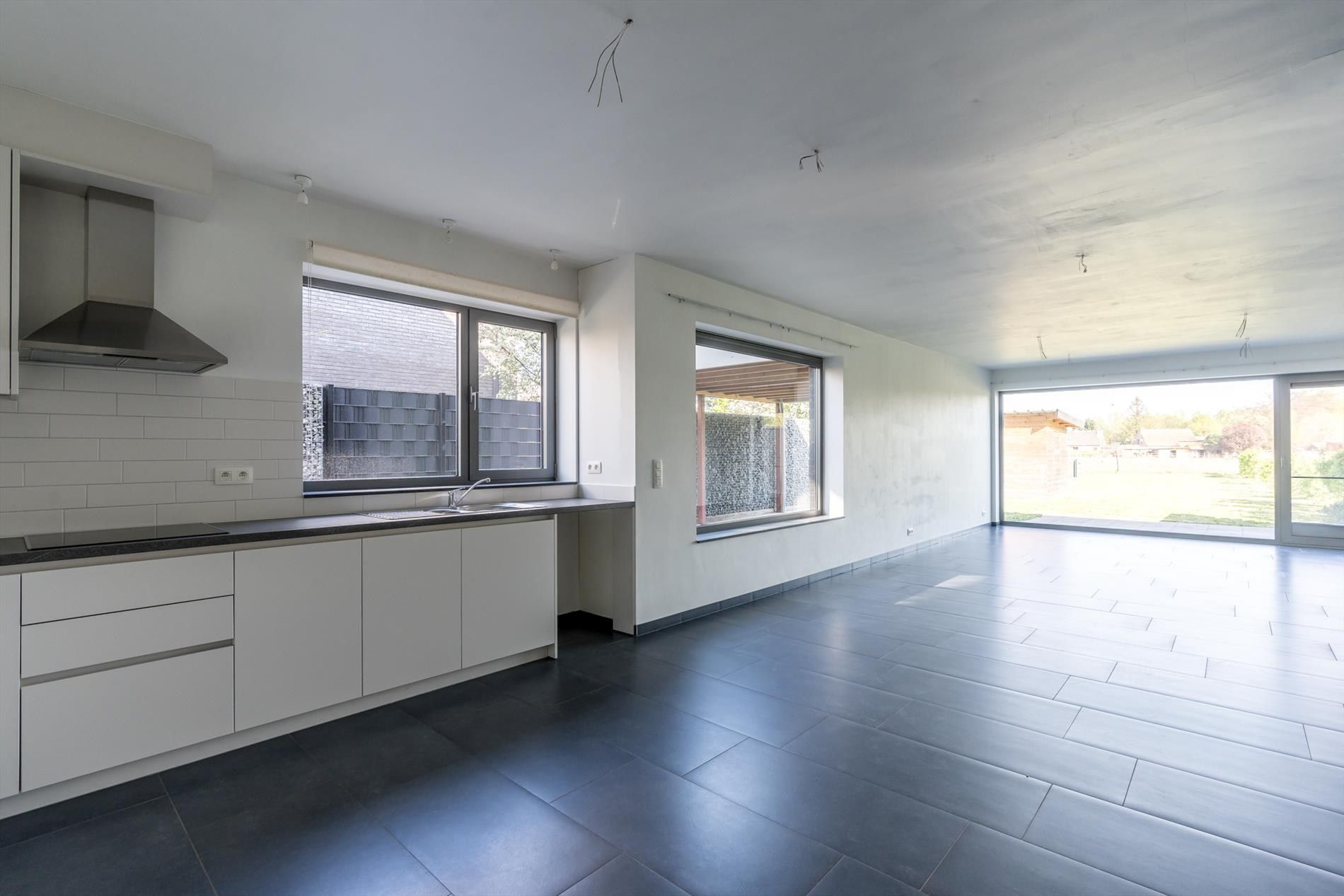 Ruime instapklare woning met 4 slpks nabij het centrum van Balen ! foto 6