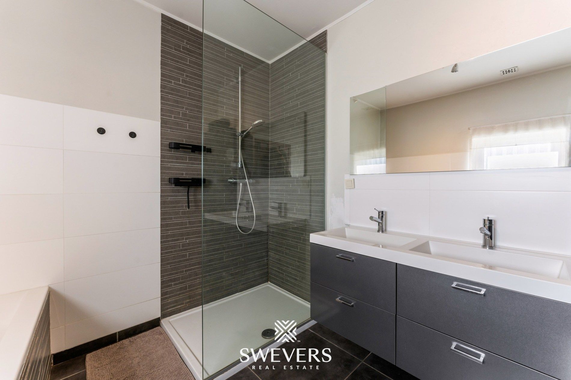 Gerenoveerde gezinswoning met 3 slpk en zonnige tuin foto 14