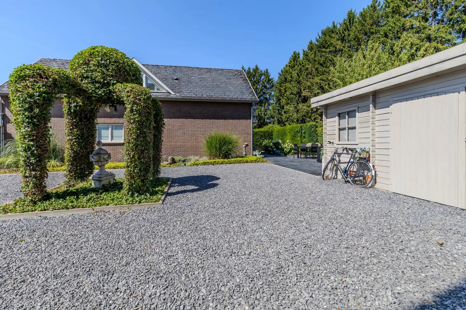 Charmante woning met 3 slaapkamers, terras en inpandige garage in het gezellige Rekem foto 31