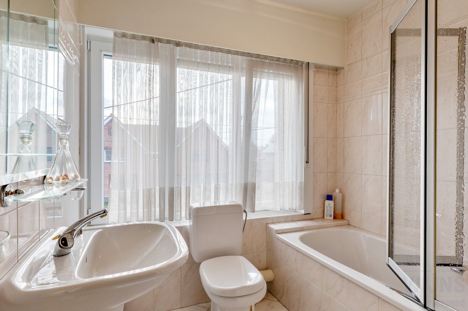 Goed onderhouden woning met tuin. foto 17