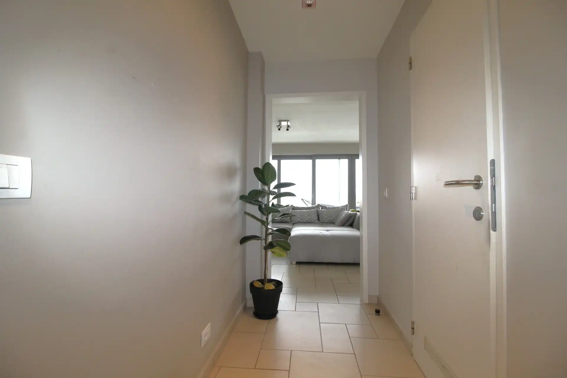 Lichtrijk appartement in hartje Tiegem! foto 9