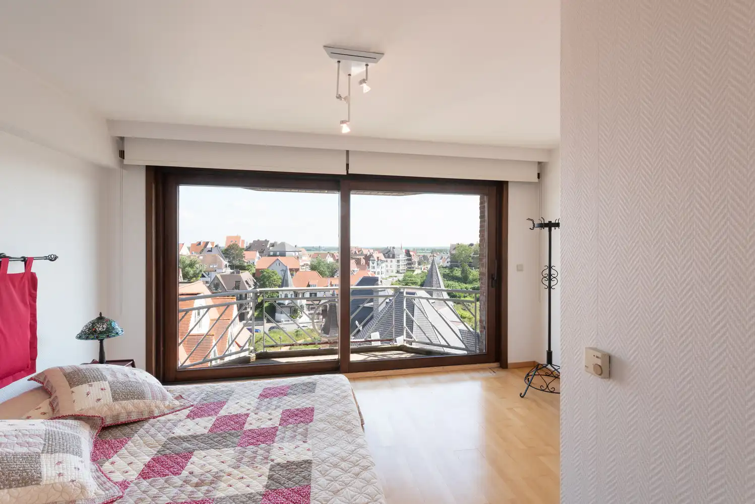 Ruim duplexappartement met zonnig terras en prachtig open uitzicht in Duinbergen foto 12