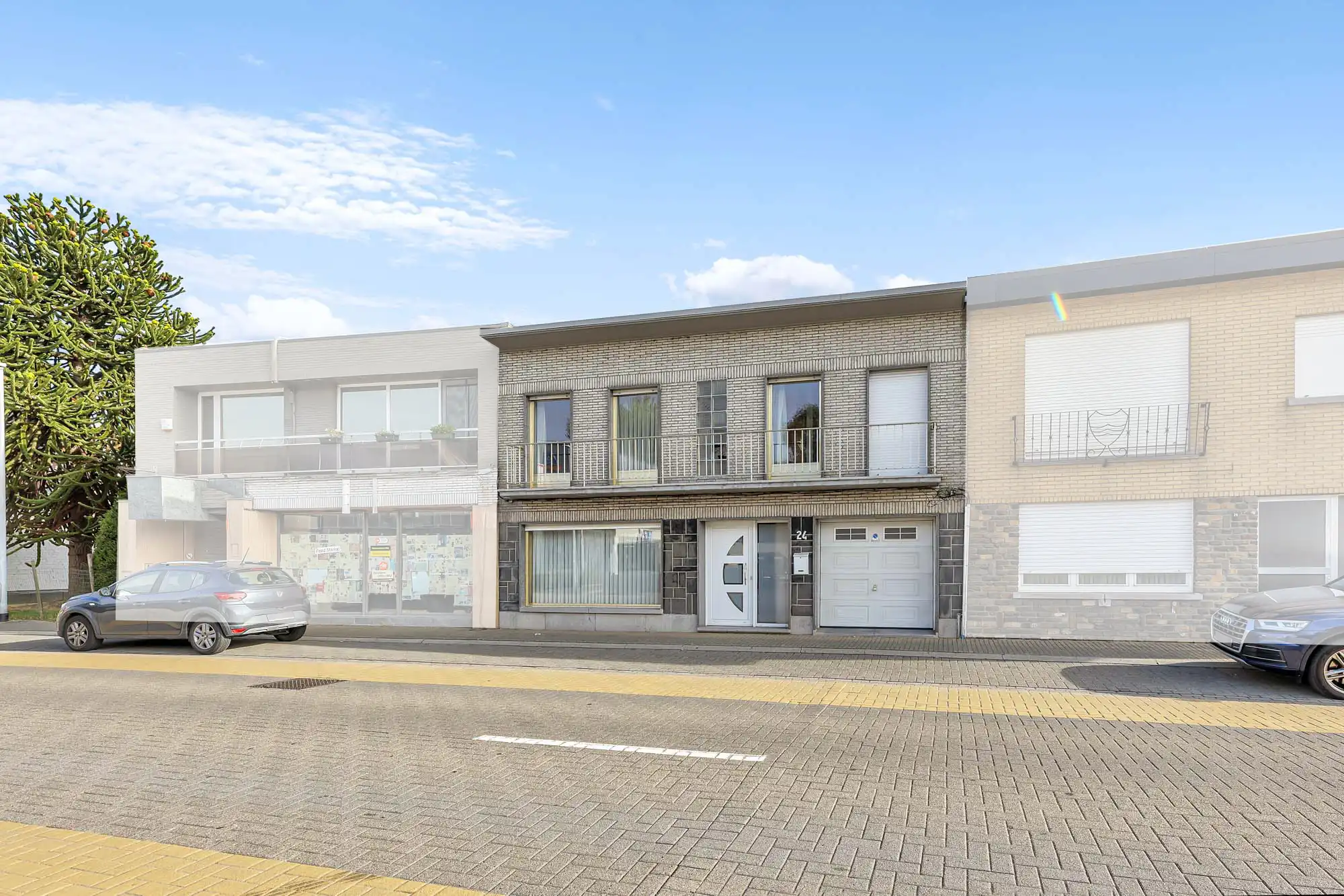 Hoofdfoto van de publicatie: Robuuste woning met ruime garage en tuin