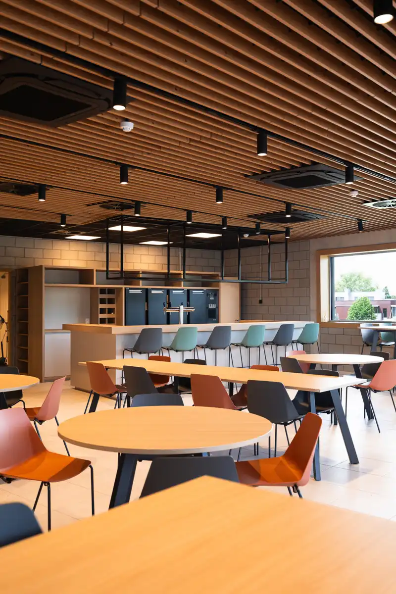 Recente en instapklare cafetaria met professionele keuken foto 10