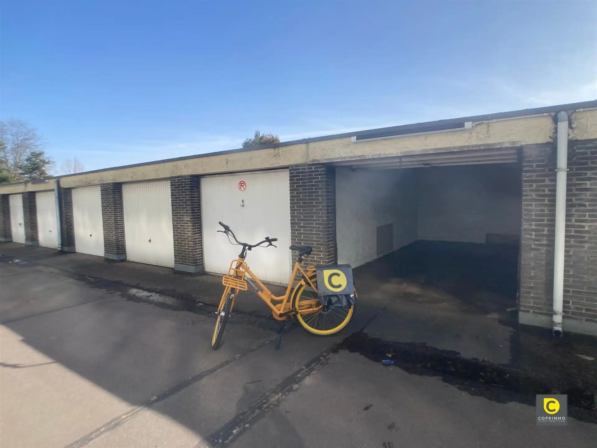 IN OPTIE! Ruime bovengrondse garagebox te Fruithoflaan!  foto 3