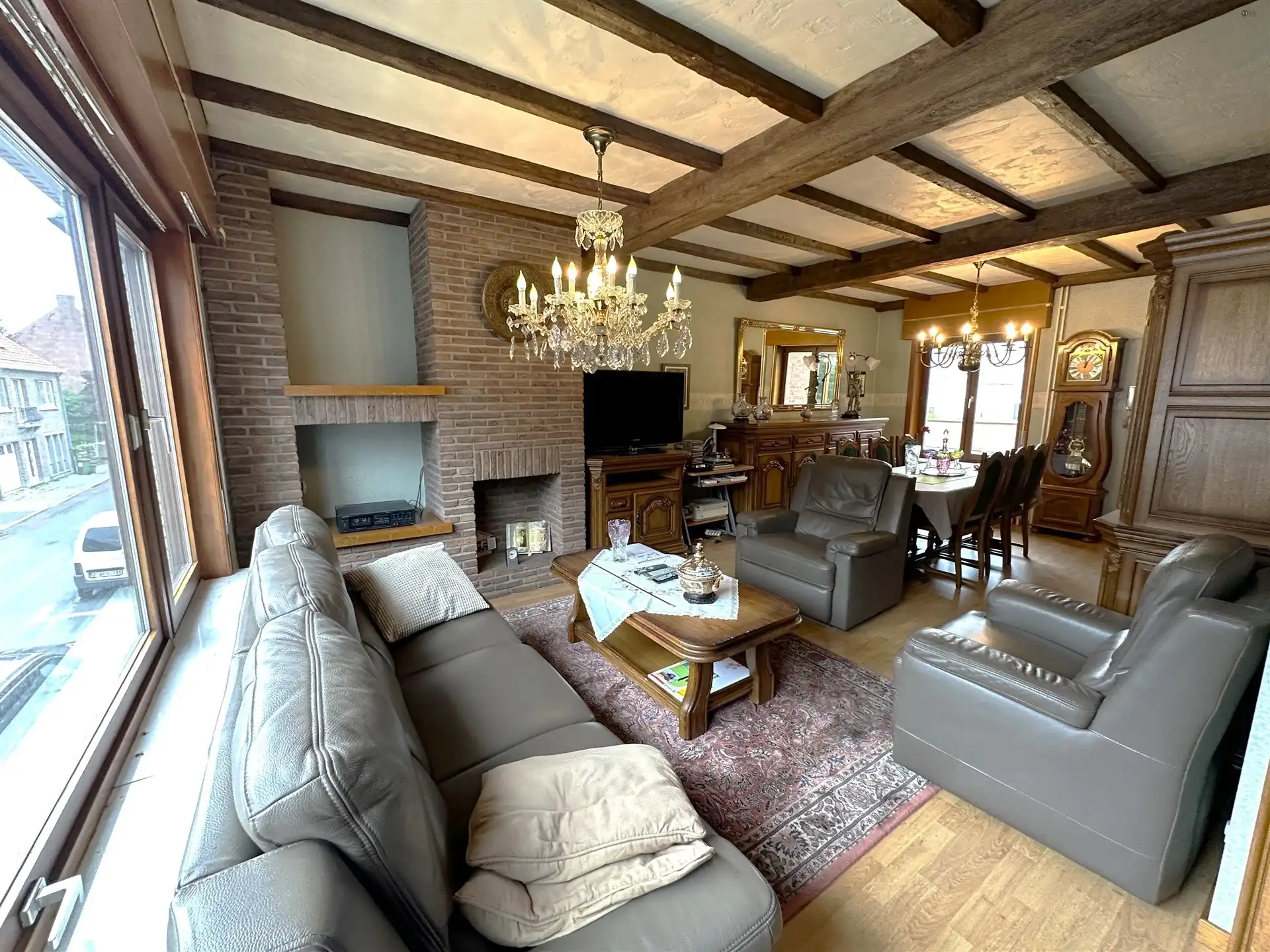 Centraal gelegen woning + garage op 281m² grond foto 8