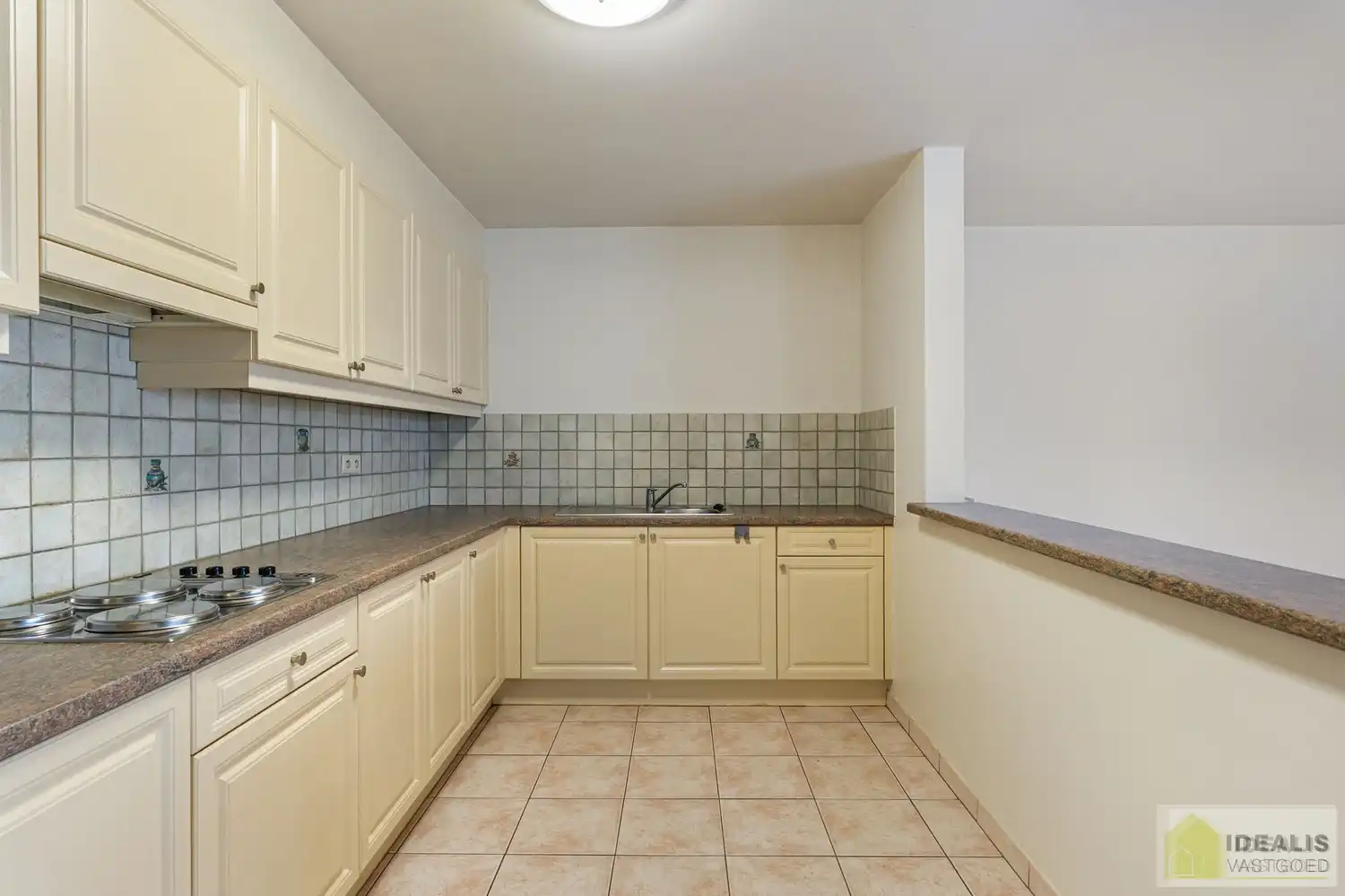 IDEALIS VASTGOED – INSTAPKLAAR GELIJKVLOERS APPARTEMENT MET LICHTRIJKE LEEFRUIMTE,  RUIME OPEN KEUKEN, BADKAMER, SLAAPKAMER EN AUTOSTAANPLAATS OP EEN GUNSTIGE LOCATIE NABIJ HET CENTRUM VAN PELT! foto 7