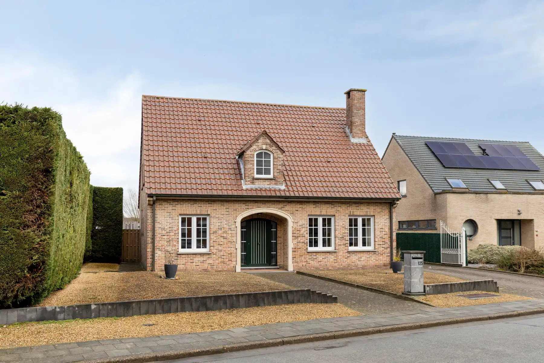 Mooie open bebouwing met bijgebouw en grote tuin foto {{pictureIndex}}