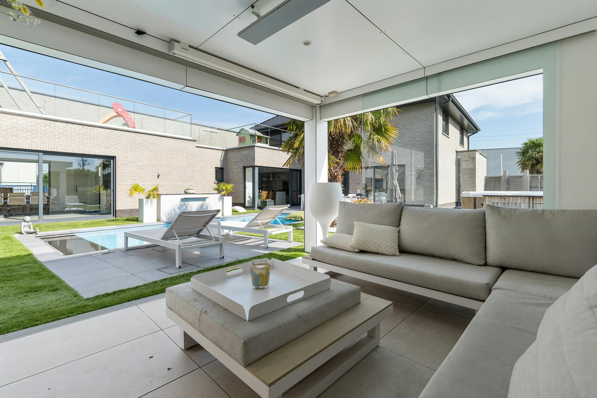 Luxe villa met exclusieve tuin en magazijn in KMO-zone foto 23