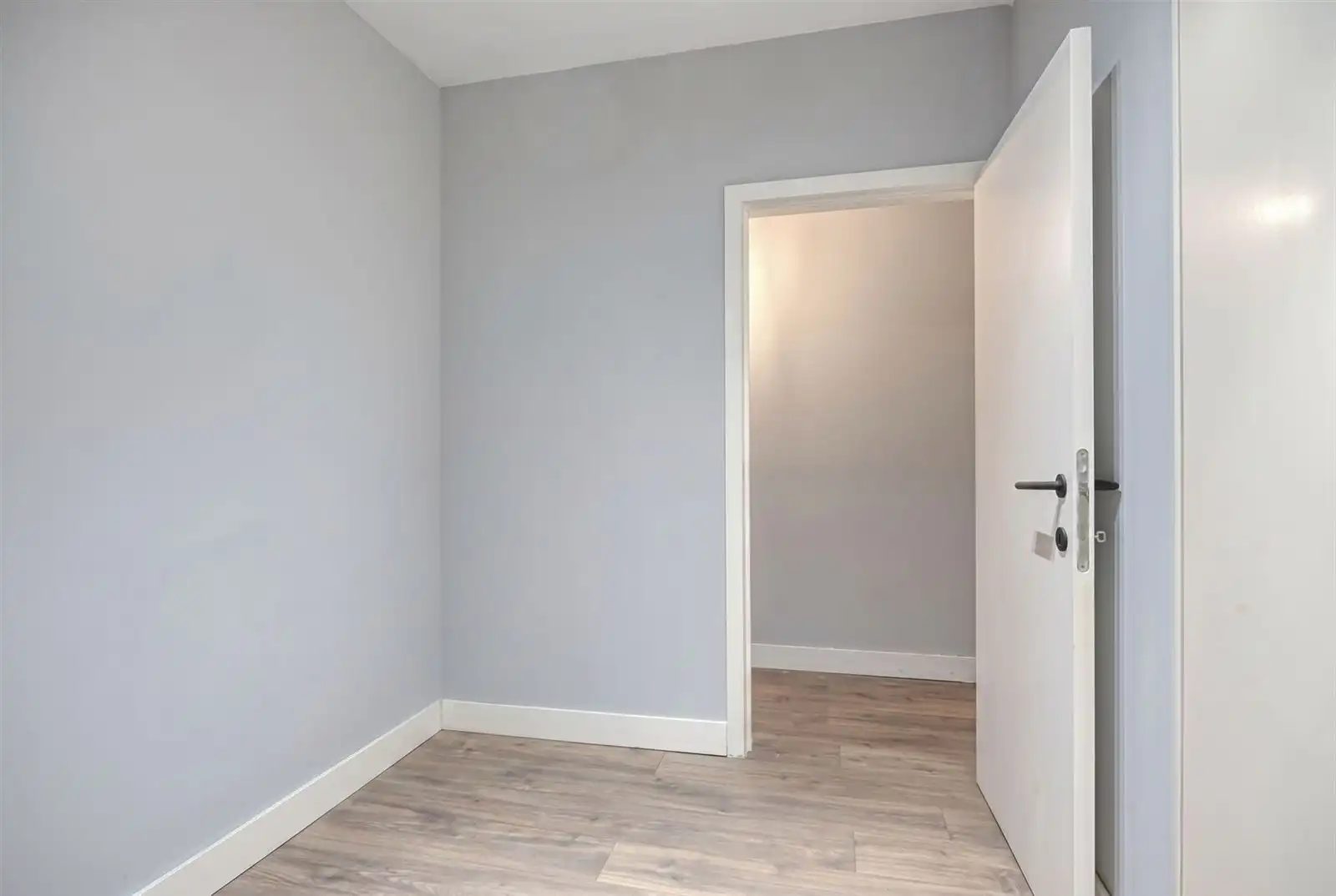Instapklaar gemeubeld gelijkvloers appartement met tuin nabij het centrum van Edegem foto 15