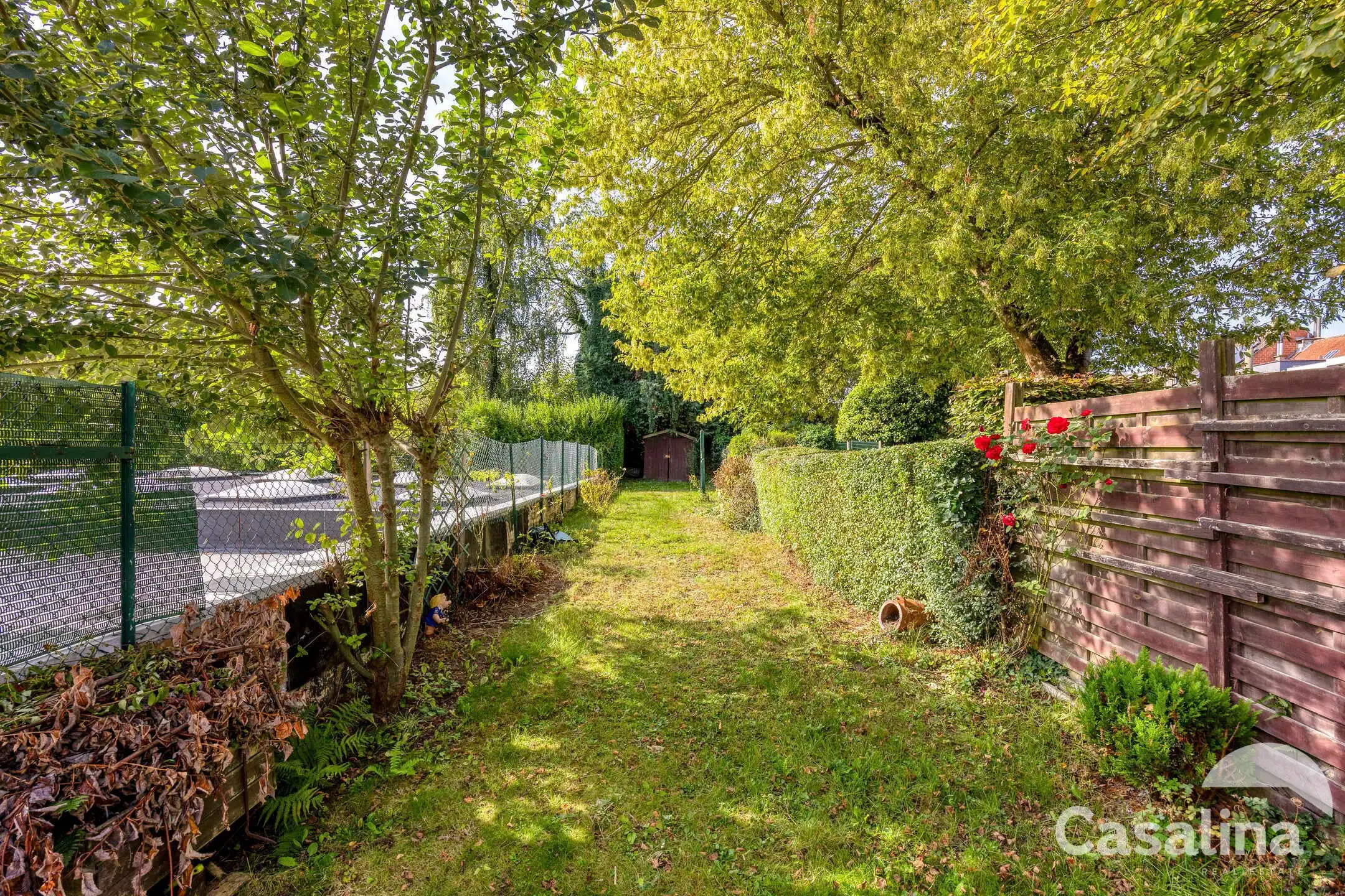 Bel-etagewoning met garage en tuin om op te frissen foto 2