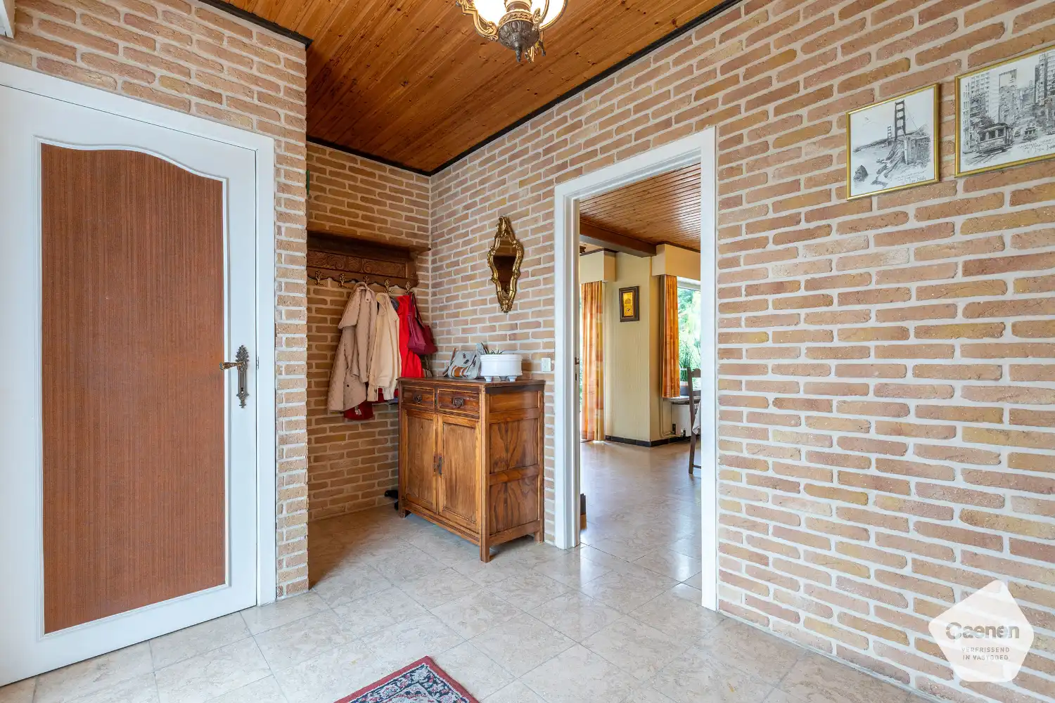 Te renoveren bungalow met 3 slaapkamers, garage en een prachtige tuin op een mooi perceel van 1000 m². foto 4