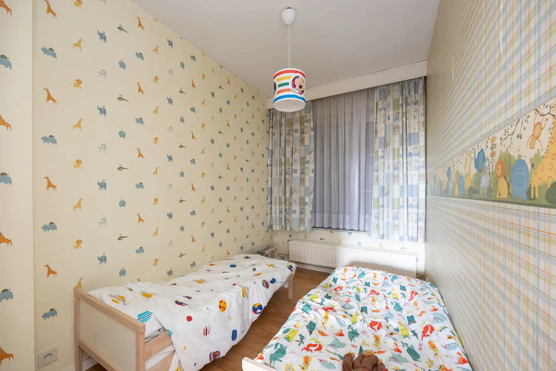 Gezellige halfopen bel-étage met oprit en zonnige tuin in Hoevenen! foto 8