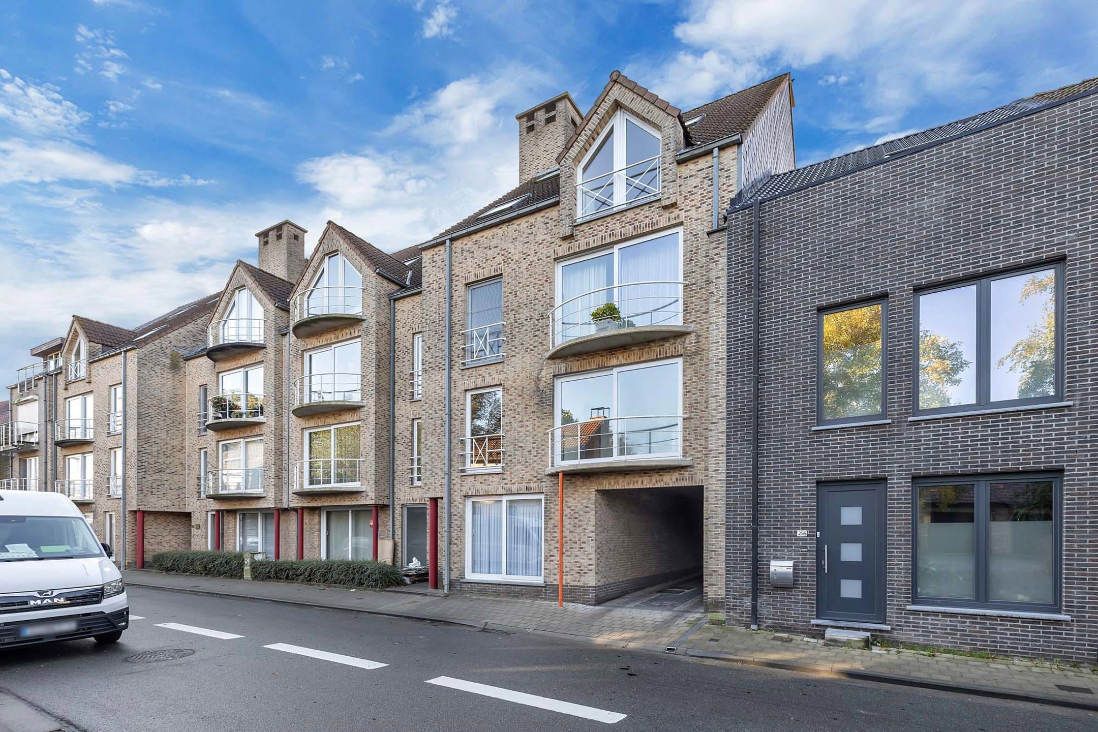 Energiezuinig, ruim appartement op toplocatie in Aalst met garage foto 2