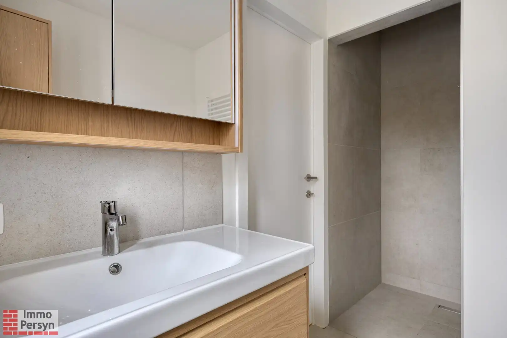 Moderne gezinswoning met 3 slaapkamers en gezellige tuin foto 17