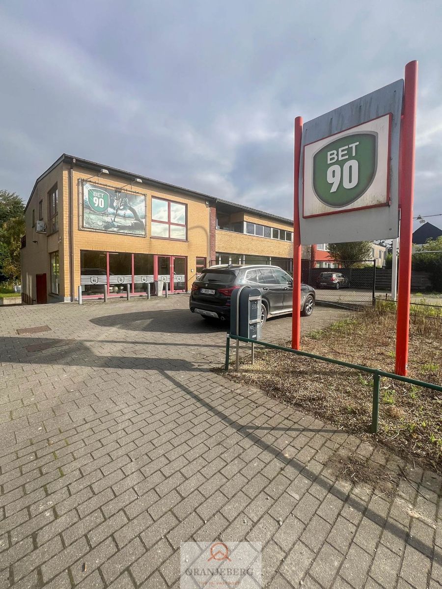 Handels ruimte/kantoor (128 m²) te huur Mariakerke foto {{pictureIndex}}
