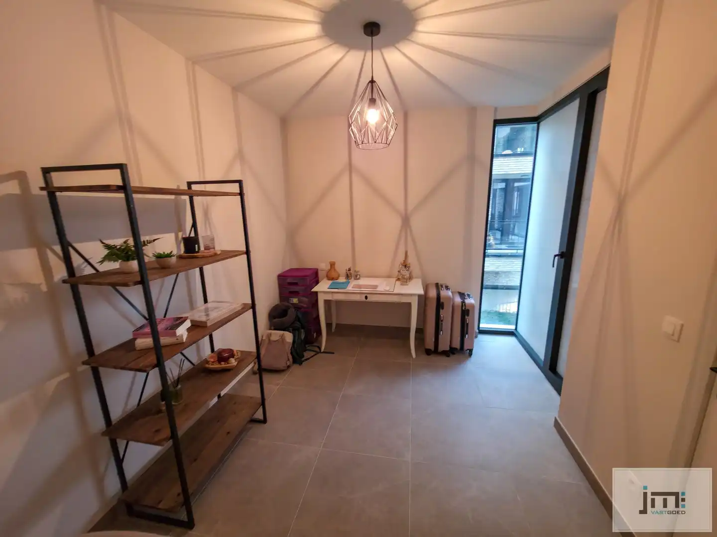 Uniek appartement met kelderberging en autostaanplaats foto 9