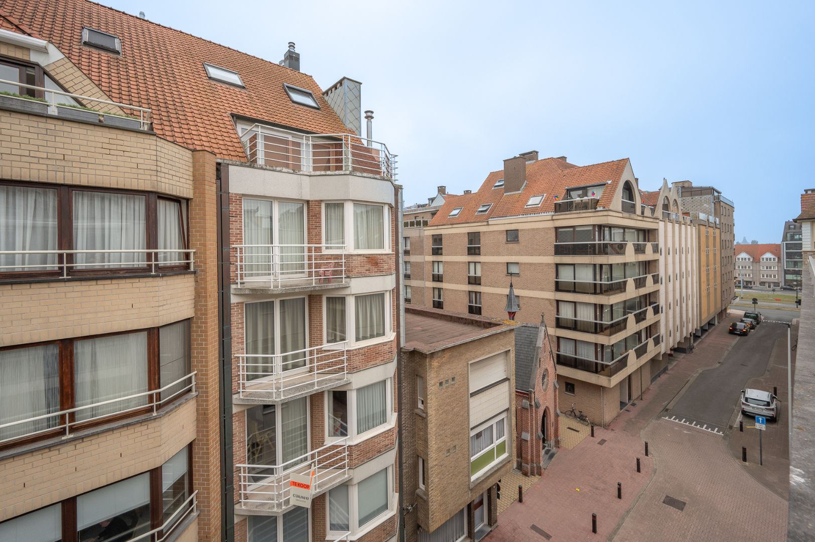 Vernieuwd appartement met zalig terras en zijdelings zeezicht foto 4