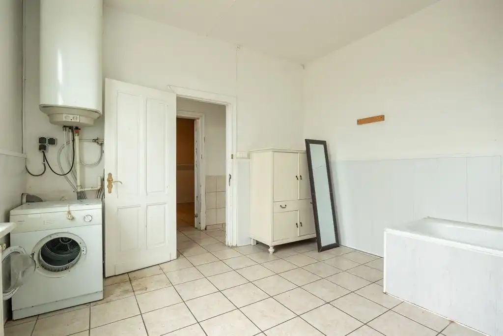 Te renoveren hoeve met achterliggend weiland foto 8