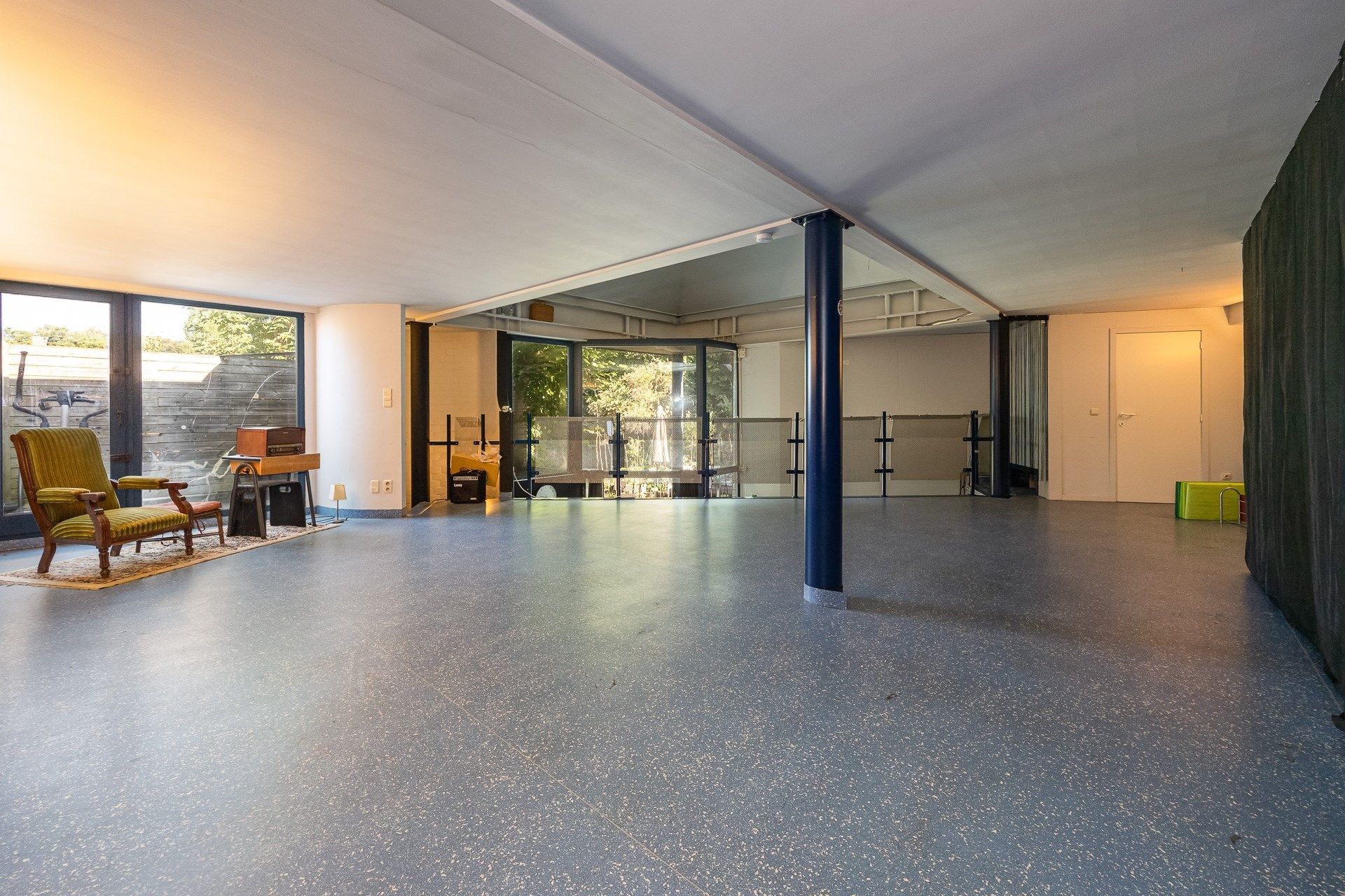 Unieke architectenwoning met tuin en polyvalente ruimte foto 22