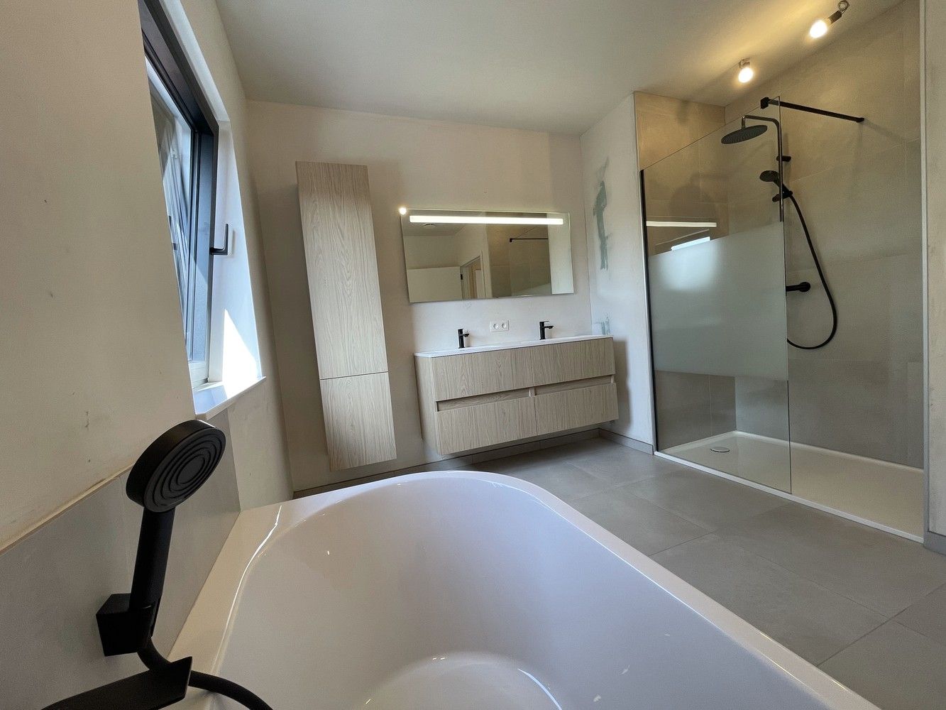Afgewerkte nieuwbouwwoning met 3 slaapkamers foto 15