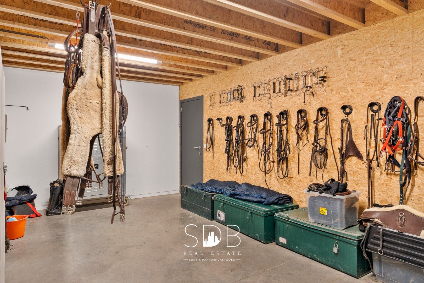 Prachtige villa met hippische accommodatie en graslanden op +/- 5 ha foto 40