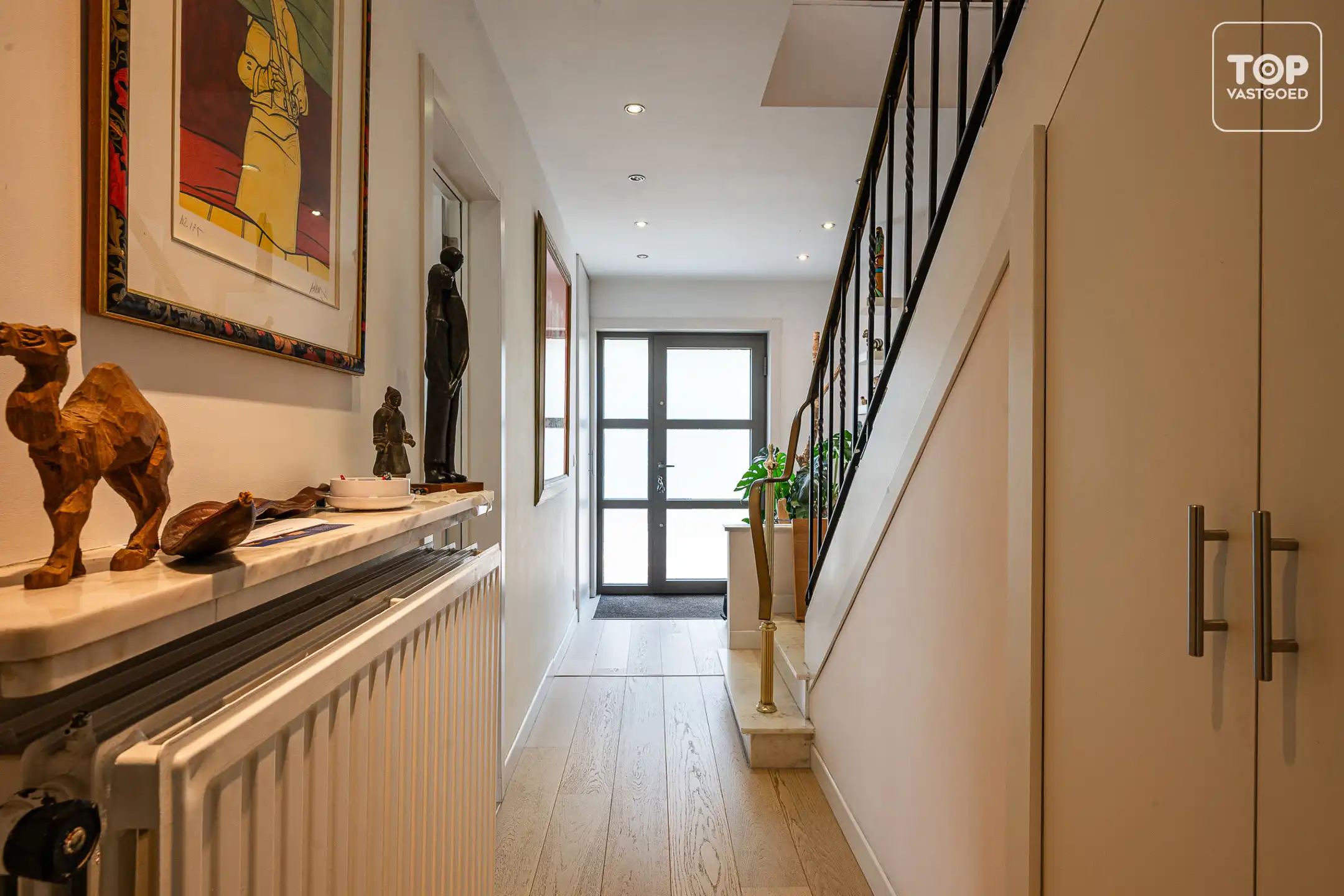 Instapklare halfopen woning met 4 slaapkamers, garage en mooie tuin foto 4