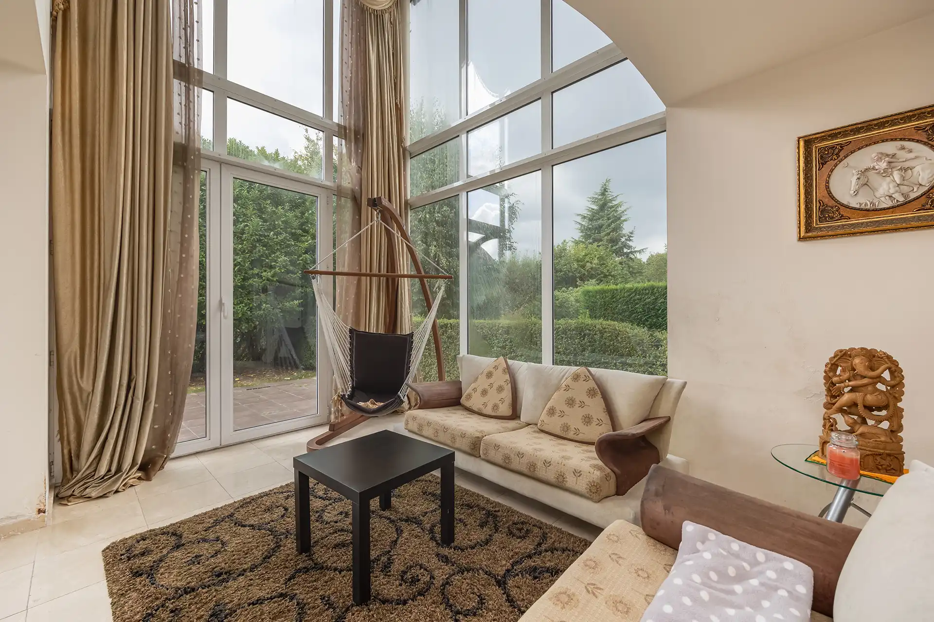 Ruime villa met 4 slpk's en 3 badkamers op toplocatie foto 8