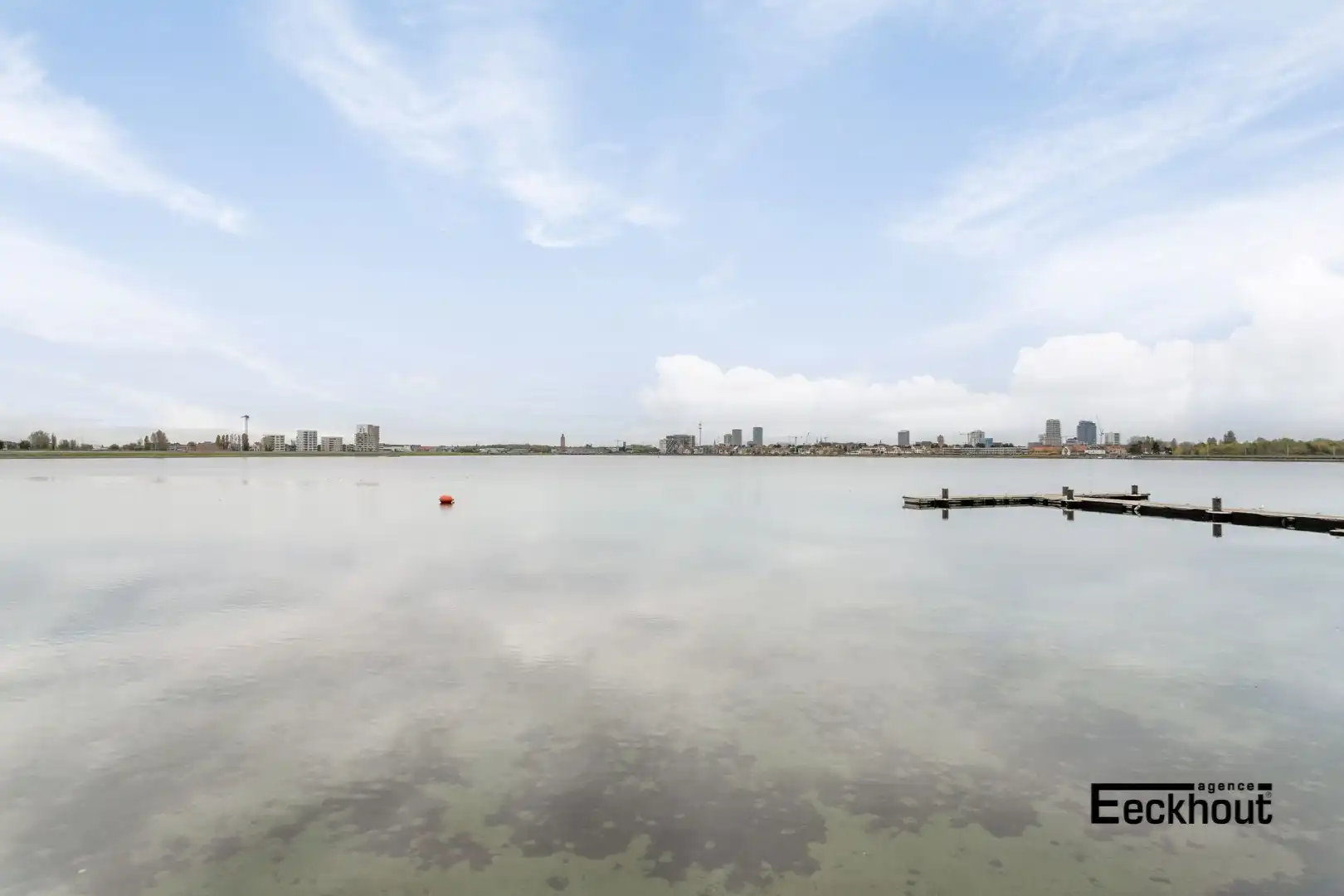 Instapklaar 2-slaapkamer appartement met ruim terras gelegen aan de Spuikom te Bredene! foto 17