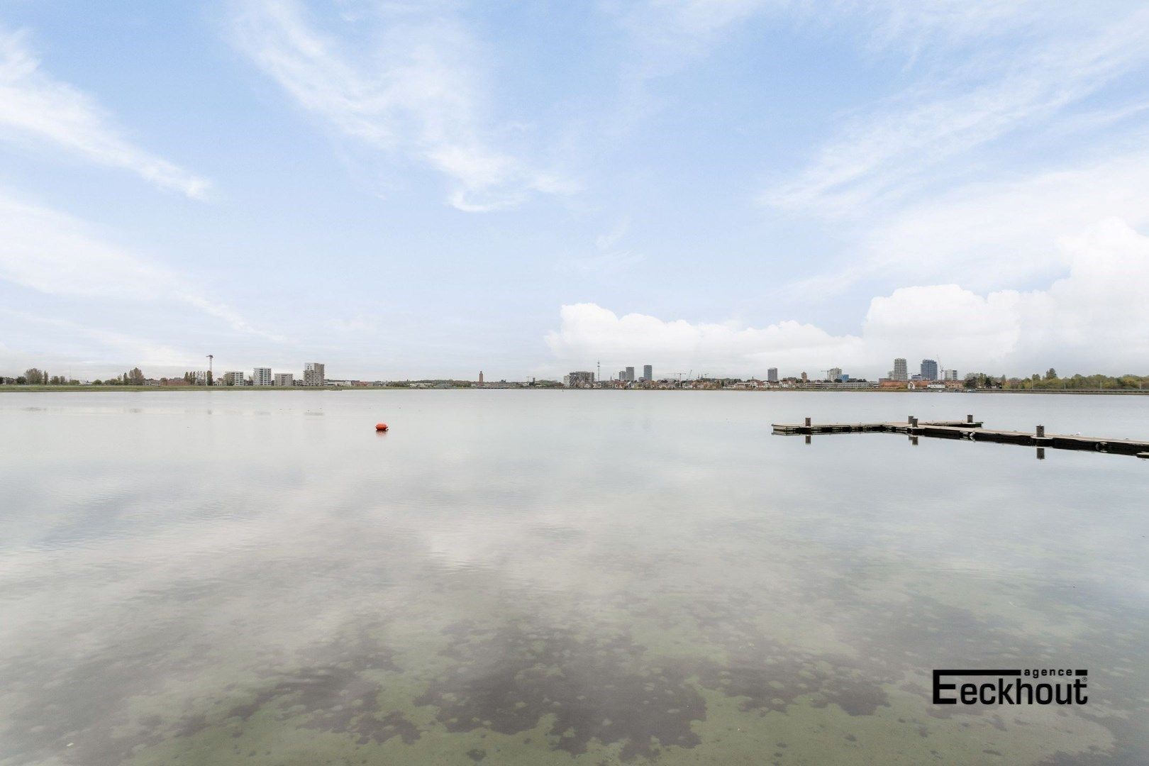 Instapklaar 2-slaapkamer appartement met ruim terras gelegen aan de Spuikom te Bredene! foto 17