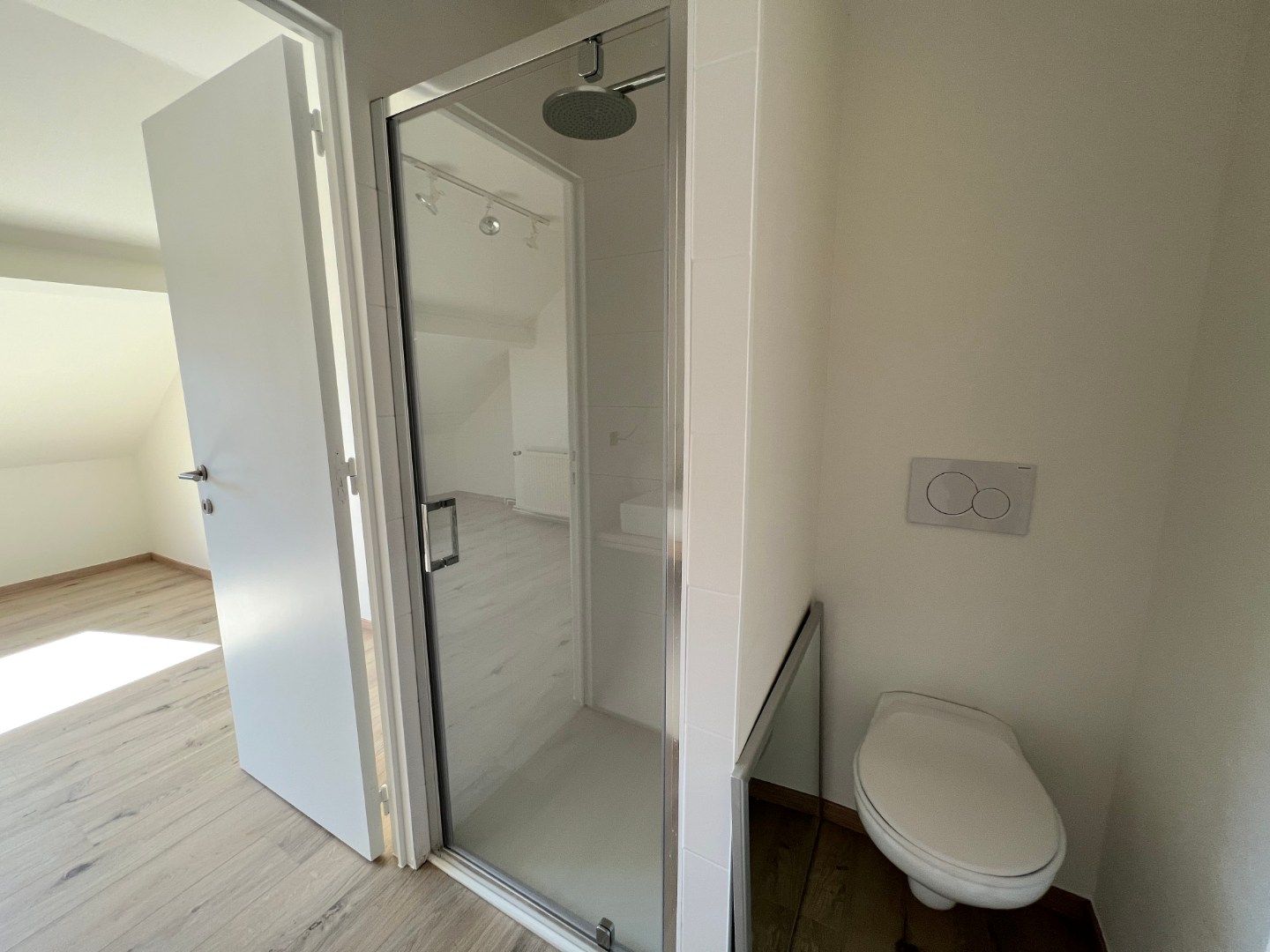 GERENOVEERDE STADSWONING IN CENTRUM IEPER MET 3 SLPKS EN ZONNIG TERRAS foto 17