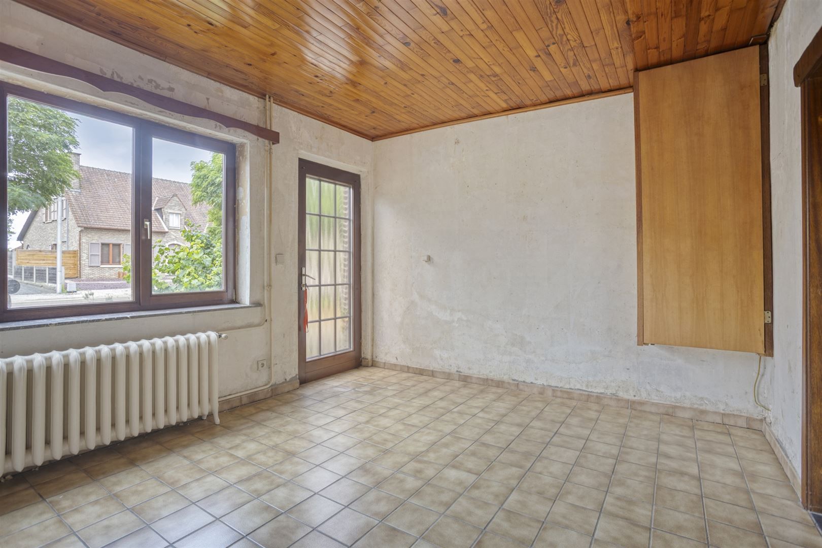 TE KOOP: Te renoveren woning op een perceel van 11a33ca! foto 5